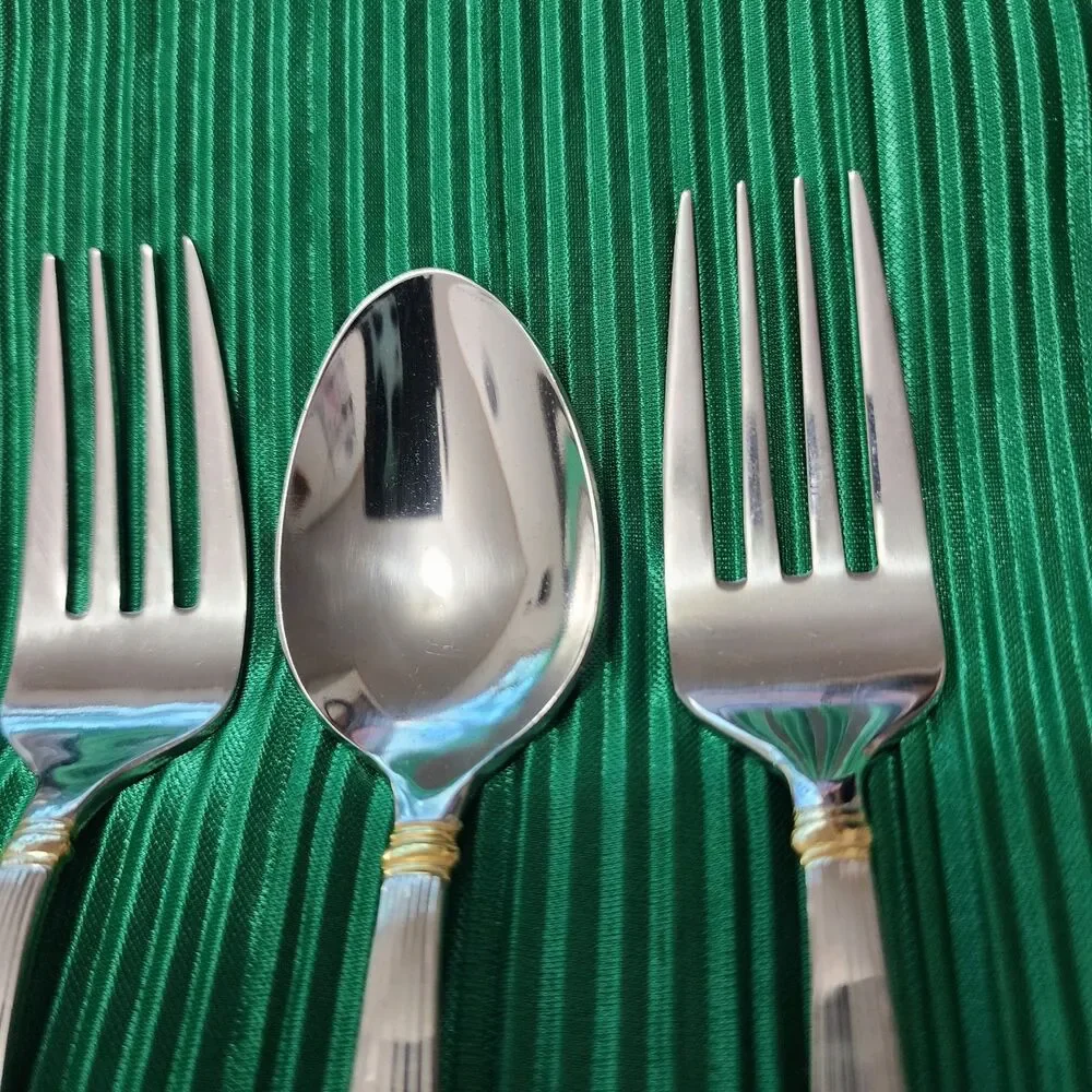 Reed & Barton GOLDEN JUBILEE 18/8 Stainless Steel 2 Teaspoons 2 Dessert Forks